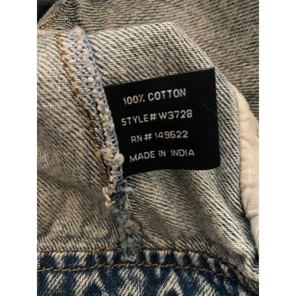 Walter Baker Women's Acid Wash Cropped Button Up Denim Jacket Size Small